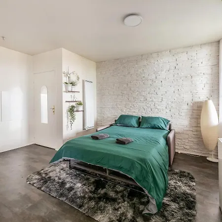 Апартаменты Le Petit Monde Magique Байи-Роменвилье